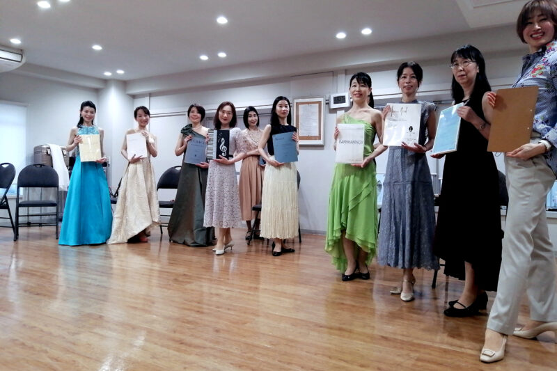 ウォーキングビューティスクール中級クラスの様子 ピアノステージ向けプログラム　ドレスウォーキング 美意識の会　歩き方 姿勢 教室 レッスン 東京 人気スクール　おすすめ　ウォーキング