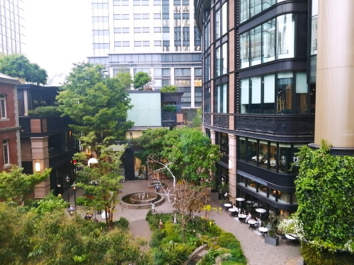 丸の内・三菱一号館美術館「一号館広場」丸の内ブリックス