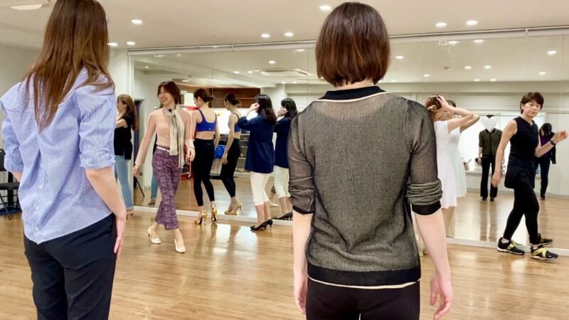 中級クラス 「お辞儀」— 面接・入社 ~ コンテスト・ウエディングで差がつく!立ち居振る舞い・マナーで信頼される自分に!ウォーキングビューティスクール