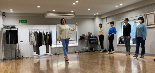 前脚づかいをしなやか健康に！着地までの膝・足趾・足裏のメソッドー膝を伸ばす歩き方