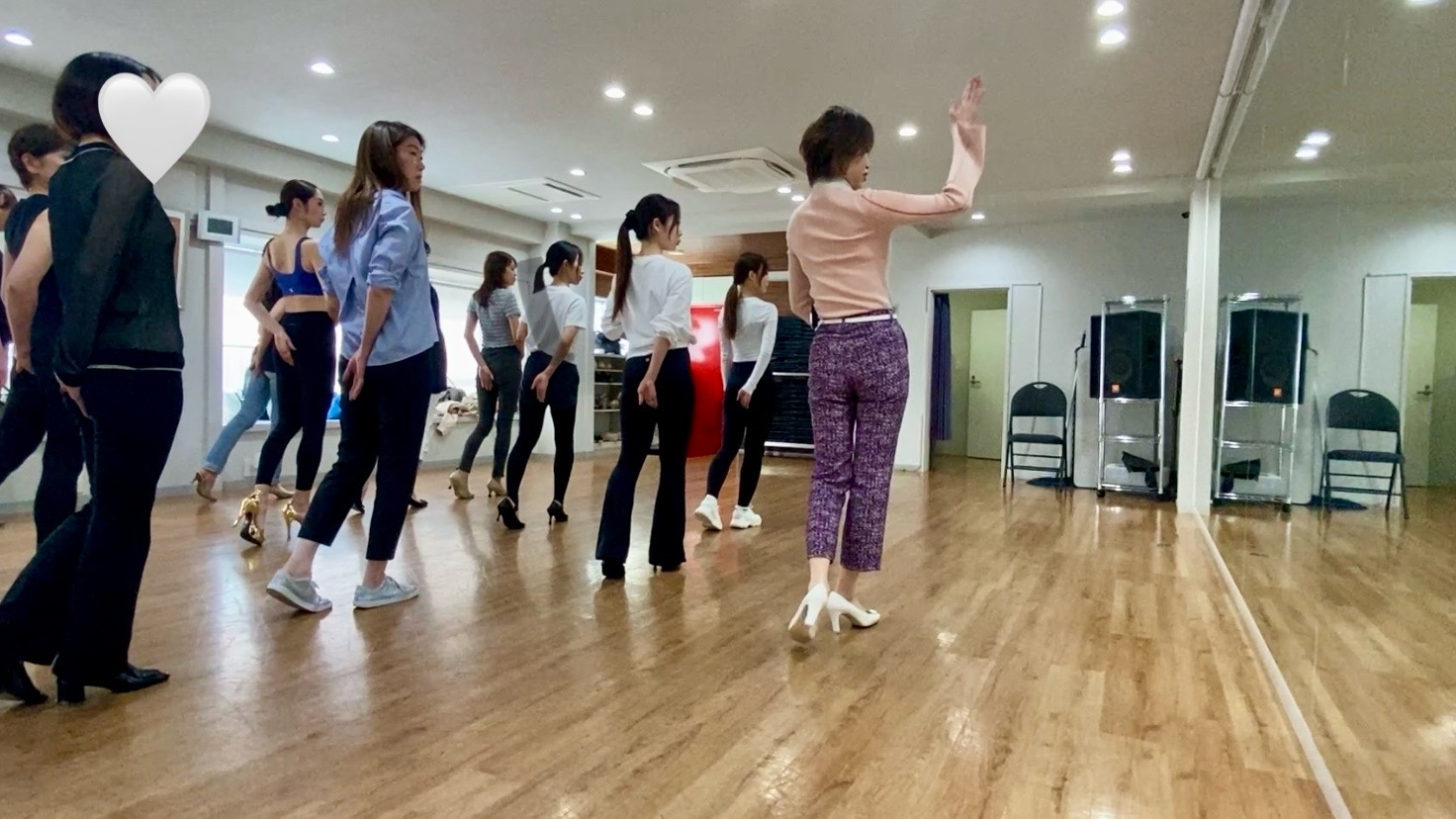 初級クラス「猫背改善！菜々緒さんのような小顔美人とすらりとした背筋を目指そう」ウォーキングでオーラを！ウォーキングビューティスクール